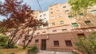 Pis a Carrer de Travau