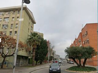 Flat  Carrer riu llobregat. Tarragona. "okupado" (no se puede visitar ni hipotecar).