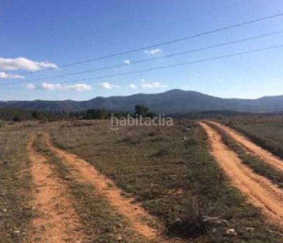 Foto e5e66a2b-33f9-42f0-899b-b502337c8651. Finca rústica a Requena