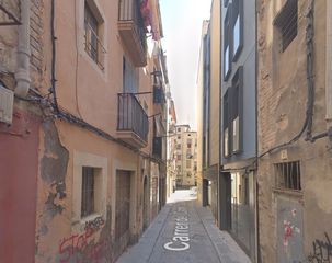 Pis  Carrer del camp d'urgell. Manresa (barcelona). "okupado" (no se puede visitar ni hipotecar