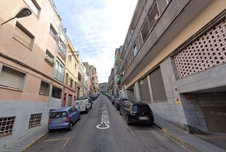 Pis  Carrer de l'estadi. Badalona (barcelona). "okupado" (no se puede visitar ni hipoteca
