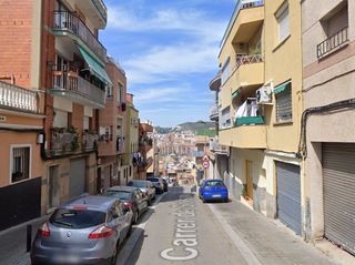 Pis  Carrer de solsona. Badalona (barcelona). "okupado" (no se puede visitar ni hipoteca