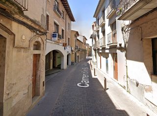 Flat  Carrer d'en bac de roda. Roda de ter  (barcelona). "okupado" (no se puede visitar ni hipo