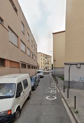 Piso  Calle de cáceres. Badalona (barcelona). "okupado" (no se puede visitar ni hipoteca