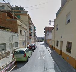 Pis  Carrer sol. Badalona (barcelona). "okupado" (no se puede visitar ni hipoteca