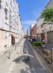 Pis  Carrer de borrell. Mollet del vallès (barcelona). "okupado" (no se puede visitar ni