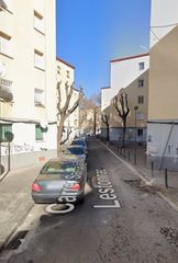 Flat  Carrer santa joana lestonnac. Badalona (barcelona). "okupado" (no se puede visitar ni hipoteca