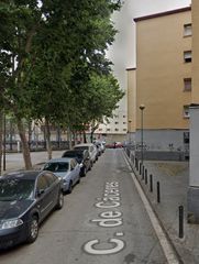 Flat  Calle de cáceres. Badalona (barcelona). "okupado" (no se puede visitar ni hipoteca
