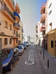 Flat  Carrer d'urà. Badalona (barcelona). "okupado" (no se puede visitar ni hipoteca