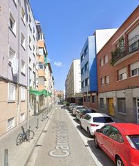 Pis  Carrer de borrell. Mollet del vallès (barcelona). "okupado" (no se puede visitar ni