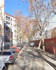 Flat  Carrer huelva. Badalona (barcelona). "okupado" (no se puede visitar ni hipoteca