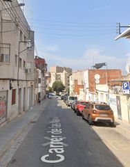 Pis  Carrer de las navas. Sabadell (barcelona). "okupado" (no se puede visitar ni hipoteca