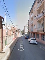 Pis  Carrer de la diputació. Mollet del valles (barcelona). "okupado" (no se puede visitar ni
