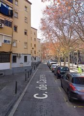 Flat  Calle de cáceres. Badalona (barcelona). "okupado" (no se puede visitar ni hipoteca