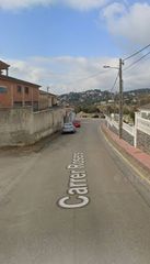 Pis  Carrer rosers. Maçanet de la selva (girona). "okupado" (no se puede visitar ni