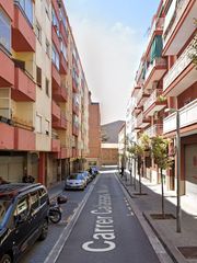 Flat  Carrer calassanç marquès. Mataró (barcelona). "okupado" (no se puede visitar ni hipotecar)
