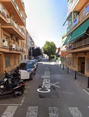 Flat  Carrer moragas i barret. Pineda de mar (barcelona). "okupado" (no se puede visitar ni hip