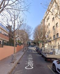 Flat  Carrer del llorer. L'hospitalet de llobregat (barcelona). "okupado" (no se puede vi