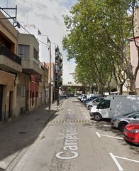 Flat  Carrer de la primavera. Badalona (barcelona). "okupado" (no se puede visitar ni hipoteca