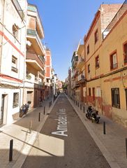 Pis  Carrer d'amadeo vives. Badalona (barcelona). "okupado" (no se puede visitar ni hipoteca