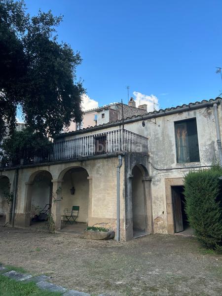 Foto a76ca9a3-5890-41a1-8c08-21a9ef702711. Casa adosada edificio , para reformar, con vistas y jardín privado en Santa Coloma de Farners