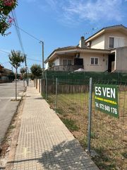 Terreno residenziale in Sils. Terreno esquinero de 400m2 en venda en mallorquinas