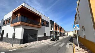 Casa adossada a Calle canjáyar 18. Vivienda sobre local de nueva construcción a estrenar en balaneg