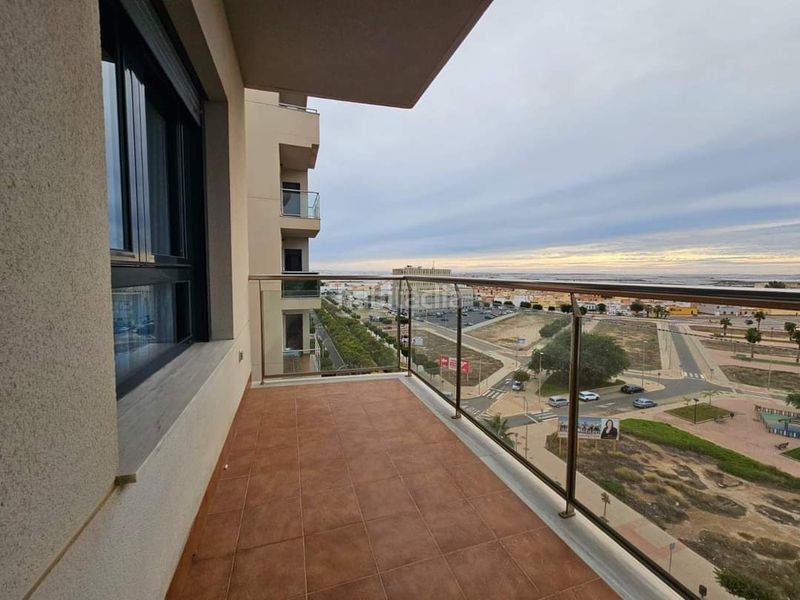 Foto 110e4b2f-9d64-4af4-9f89-fcc44f1c56d6. Pis amb aparcament a Pabellón - Estación - El Corte Inglés Ejido (El)