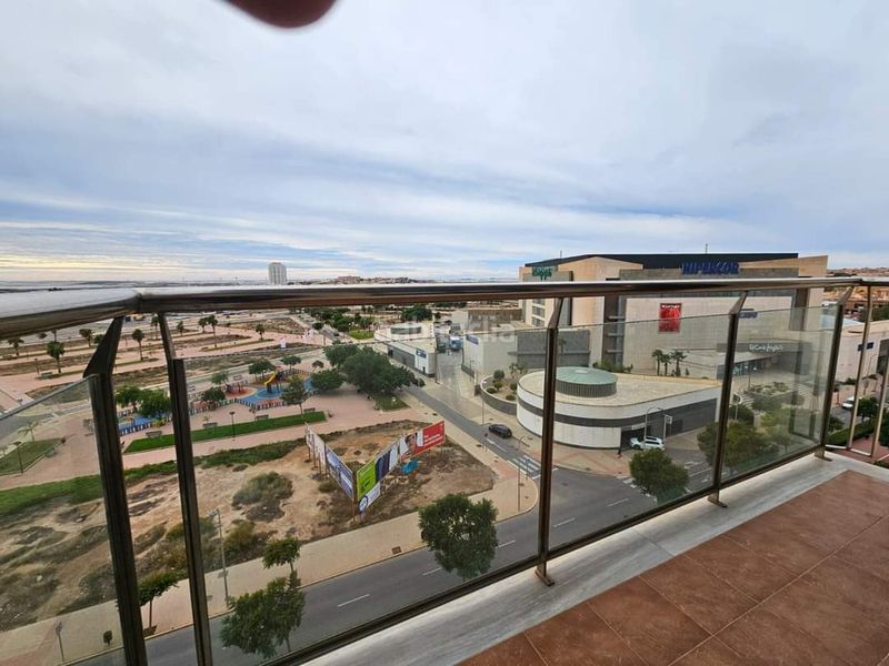 Foto c30788ff-d130-4c28-8c29-6cffcf93c773. Pis amb aparcament a Pabellón - Estación - El Corte Inglés Ejido (El)