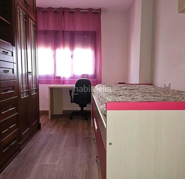 Foto a47e5d65-9b1c-4883-8b99-431aa867b25c. Casa adossada amb xemeneia aparcament a Ejido Norte Ejido (El)