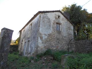 Masia  Lugar covela. Se vende casa de piedra para restaurar, la covela, rois, la coru