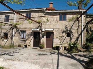 Casa adossada  Lugar reten. Se vende inmueble en lg. arreten, padron, la coruña