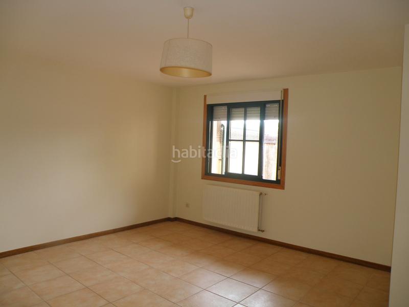 Foto 04c45a39-3d86-41fd-9860-645f2bddf074. Planta baixa amb calefacció a Dodro