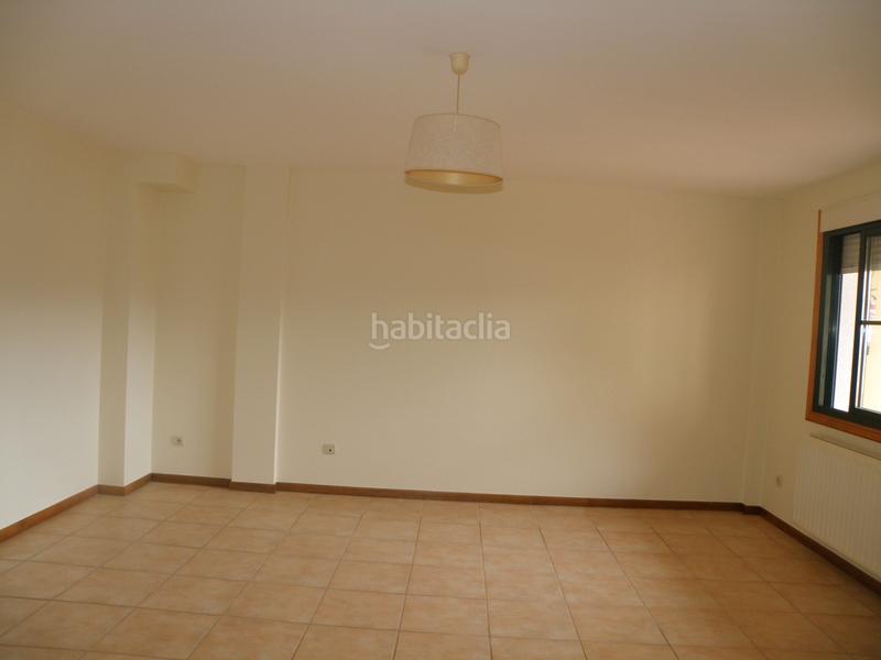 Foto 832bdc56-f1a3-40a8-9bcc-d8ab4227d960. Planta baixa amb calefacció a Dodro