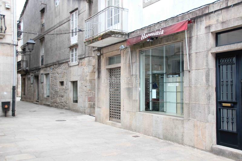 Foto a0e69935-58bf-4e8b-b7f0-8514f4bee6bb. Alquiler local comercial se alquila local comercial en el centro de padron en Padrón