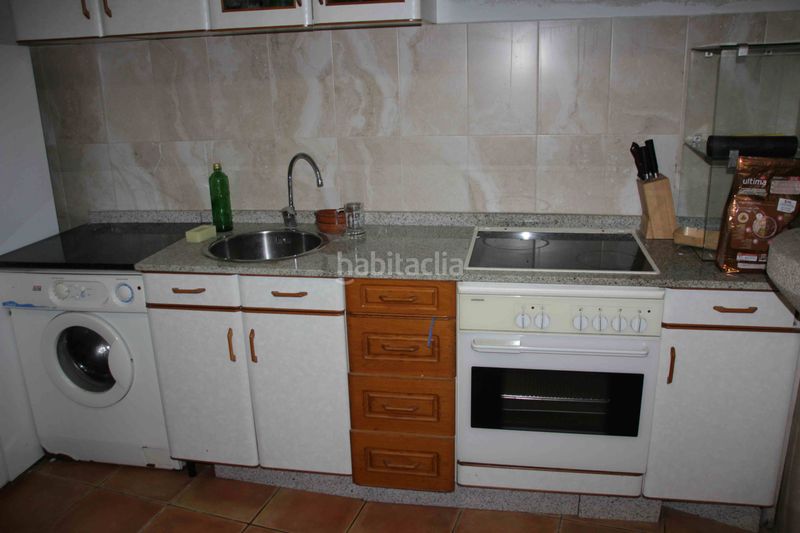 Foto 068176bb-4ba2-4406-90f8-0eb32022e8ff. Casa aparellada a Padrón