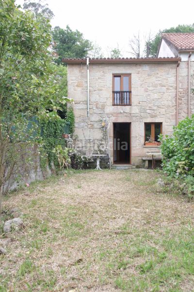 Foto c99da5dd-a965-44fd-bc3a-41dbec34d687. Casa aparellada a Padrón