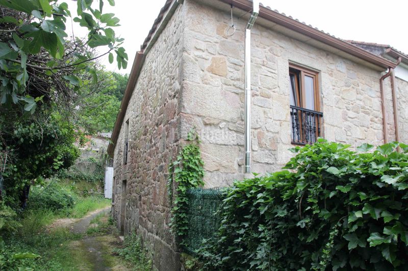 Foto df15fc26-262d-4ddd-b804-5915f90c0013. Casa aparellada a Padrón