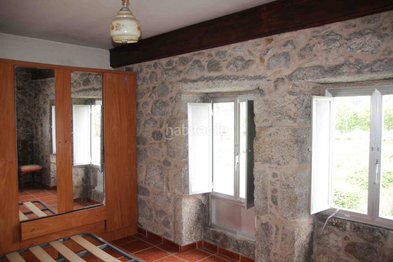 Foto bb4dd896-5b7d-488e-ae66-71b8f0c6b6f5. Casa aparellada a Padrón