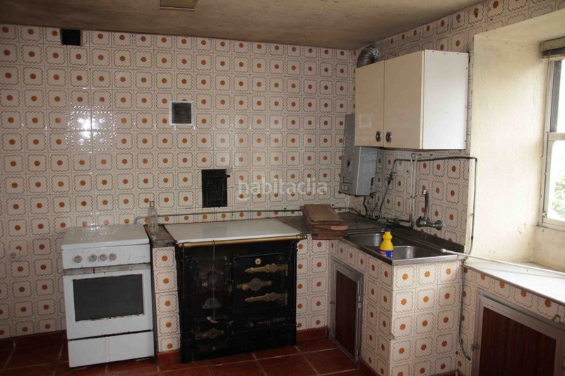 Foto bda05f51-b64d-42d7-8db0-0feb0c70b78e. Casa aparellada a Padrón