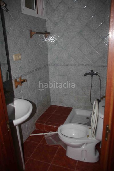 Foto ff1696e5-74b0-433b-867c-0402b9cf02e2. Casa aparellada a Padrón