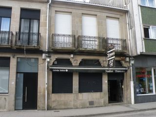 Terreny residencial  Avenida de fernando conde. Se vende solar con edificacion existente en la estrada, ponteved