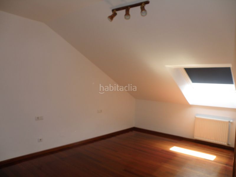 Foto 26d75e4f-6291-409e-847f-26fe74f90971. Duplex con riscaldamento parcheggio in O Milladoiro Ames