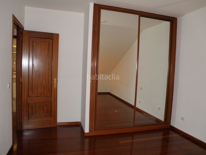 Foto 35b27d4a-2f42-4c2f-a92e-6bf68ed192e6. Duplex con riscaldamento parcheggio in O Milladoiro Ames