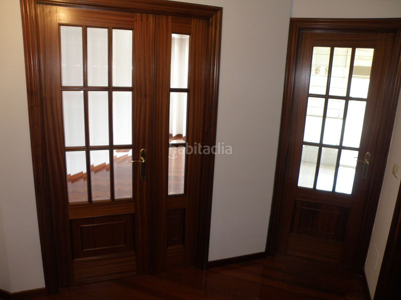 Foto 3a18d845-87d4-47c9-8bd9-e44abbf49458. Duplex con riscaldamento parcheggio in O Milladoiro Ames