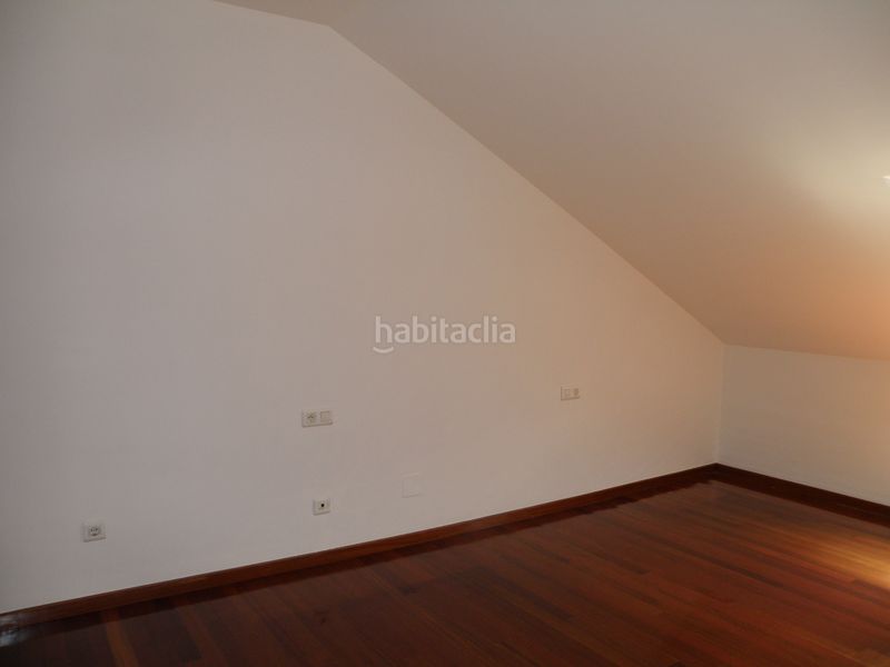 Foto 50c12fa7-385a-4c1e-aa54-af8c5c680cd6. Duplex con riscaldamento parcheggio in O Milladoiro Ames