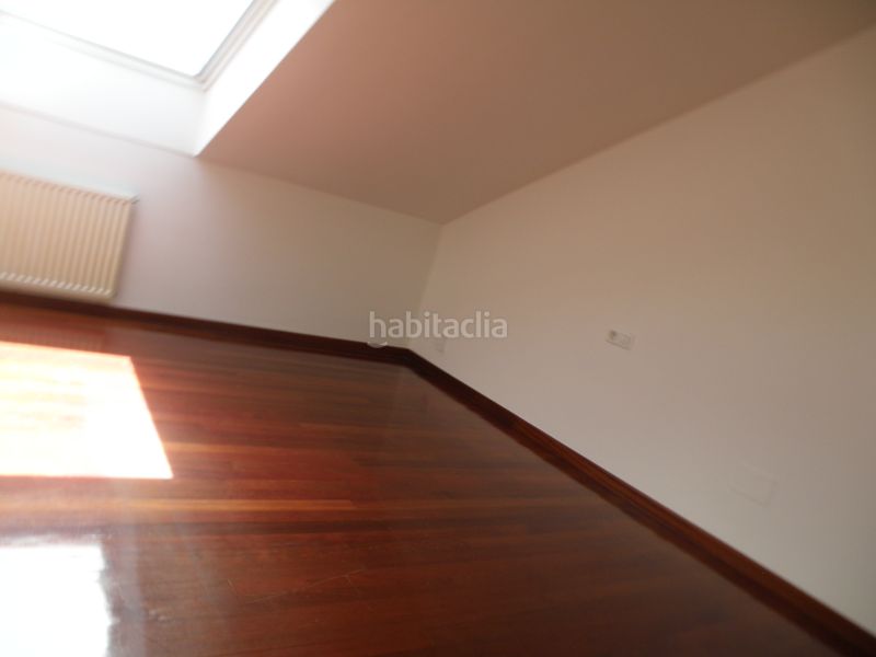 Foto 5825a6de-e615-4d0f-874d-26995278cb5d. Duplex con riscaldamento parcheggio in O Milladoiro Ames