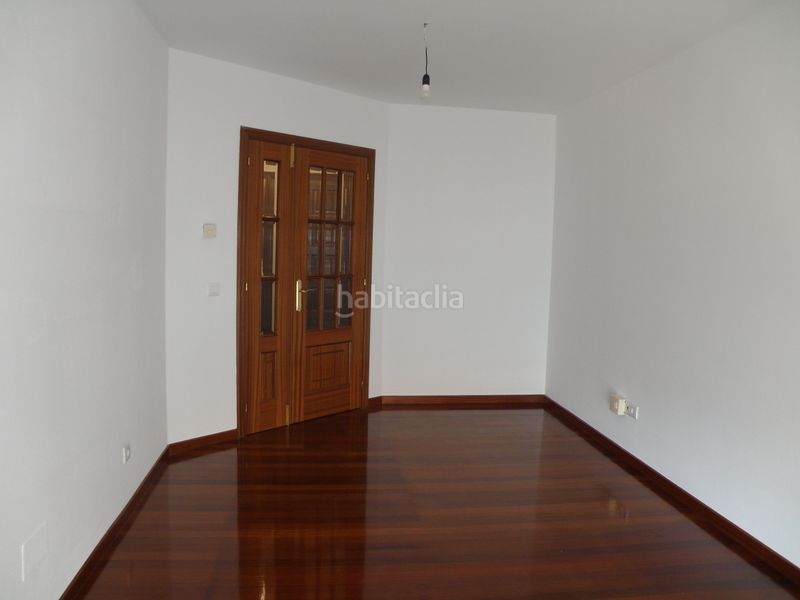 Foto 5e9a04d0-d0e5-4d30-961d-1b1a06a04e7b. Duplex con riscaldamento parcheggio in O Milladoiro Ames