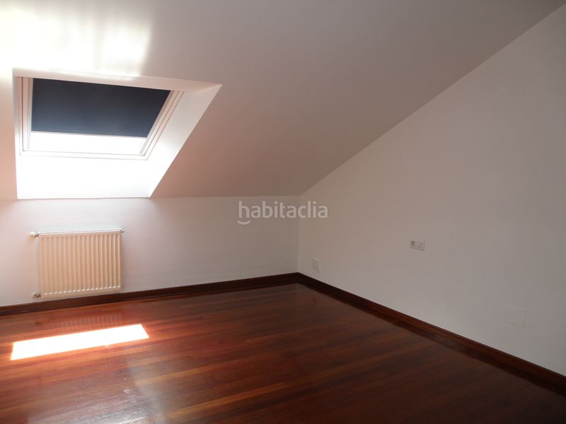 Foto aadfa2fc-48cc-486f-9889-16b71ee2a52a. Duplex con riscaldamento parcheggio in O Milladoiro Ames