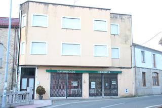 Lloguer Local Comercial  Avenida la bella otero. Se alquila bajo en valga, n550, pontevedra